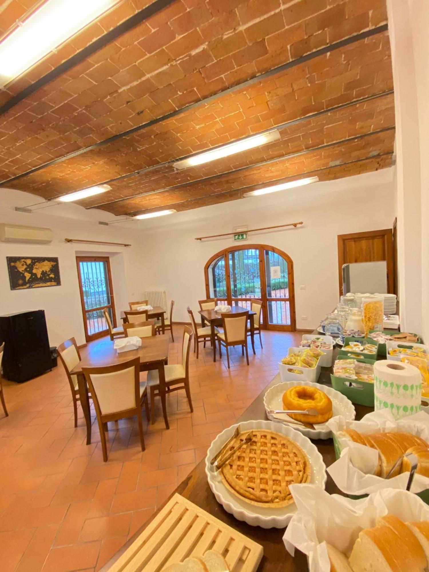 Acomodação com café da manhã  Casale Dei Cento Acri 2*